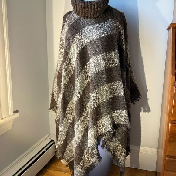 Boucle turtleneck plaid poncho pullover. Autumn, renfaire, house of the dragon! - Picture 2 of 9